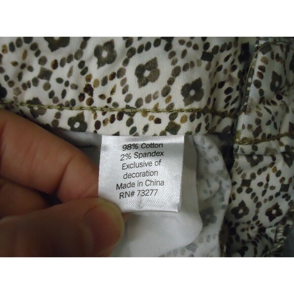 Sonoma Multicolored Geometric Print Mid Rise Shorts Womens Size 12 - Picture 4 of 8